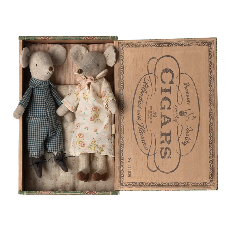 Grandma & Grandpa Mouse in Cigar Box