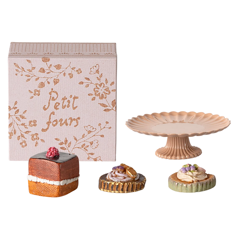 Mini Cakes and Cakestand
