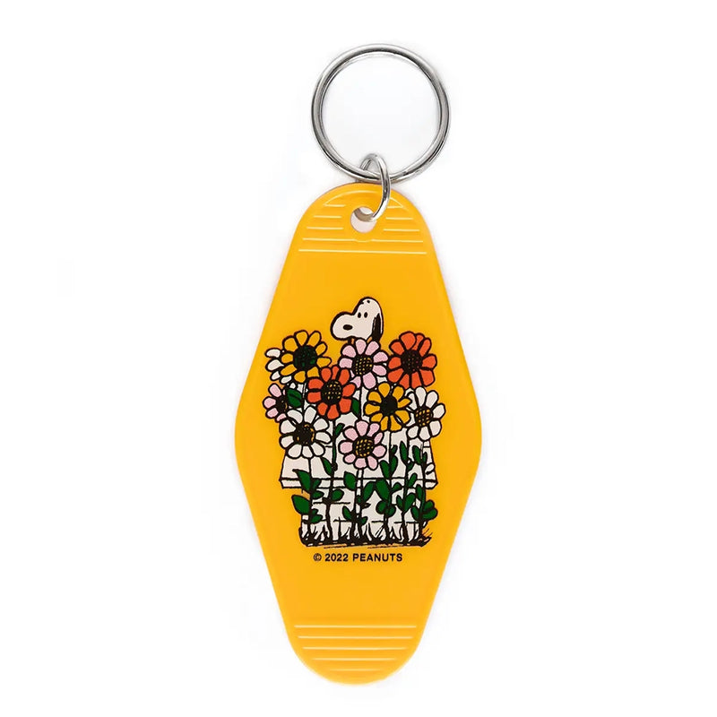 Hotel Keychain- Snoopy Daisy Garden